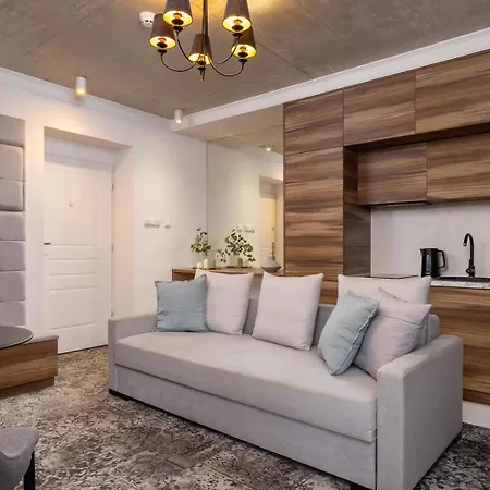 Radiant Alabaster - 1Br & Ac - Main Station *
